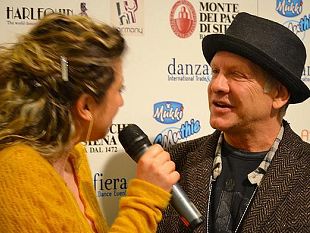 b202270135-danza-in-fiera-2012-garrison-ai-microfoni-di-nove-video