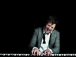 b202221654-politeama-raphael-gualazzi-in-concerto