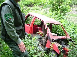 abbandonare-in-area-pubblica-auto-in-pessime-condizioni-e-reato