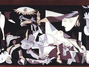 a901171904-siena-santa-maria-della-scala-l-arazzo-di-guernica-per-la-mostra-arte-genio-follia