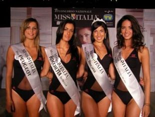 a908181638-a-casa-di-pinocchio-vince-michela