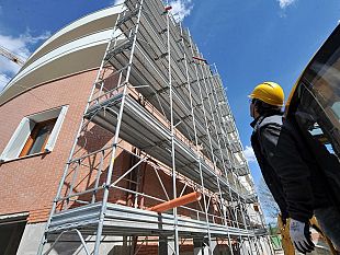 la-rivoluzione-della-patente-a-punti-nei-cantieri-edili-toscani-impatti-e-conseguenze