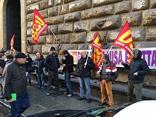 oggi-presidio-degli-educatori-sotto-il-consiglio-comunale