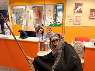 la-befana-porta-doni-e-sorrisi-ai-bambini-del-reparto-di-pediatria