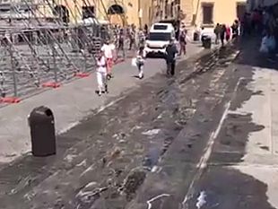 acqua-sui-bivacchi-in-centro-e-polemica-anche-sul-decoro