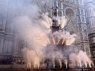 pasqua-la-cerimonia-dell-scoppio-del-carro