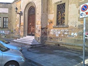 firenze-vandali-nella-sede-asl-di-piazza-brunelleschi