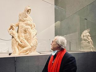 vittorio-sgarbi-in-visita-alla-pieta-di-michelangelo-restaurata