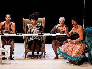 ninas-drag-queens-in-scena-al-teatro-metastasio