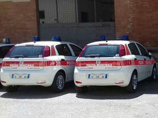 la-polizia-municipale-riunisce-una-coppia