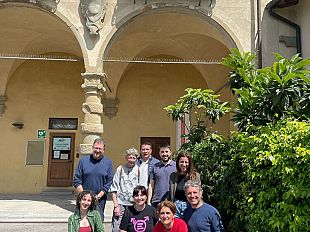 lo-striscione-r1pud1a-sulla-facciata-di-villa-vogel