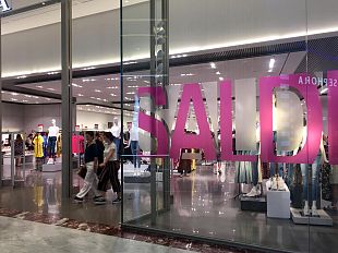 saldi-il-gran-caldo-non-frena-gli-acquisti