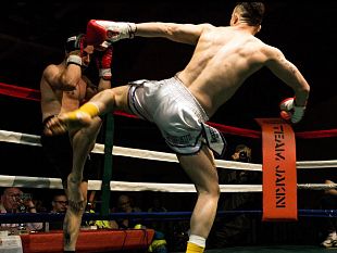 16-campioni-di-kickboxing-combattono-a-le-stelle-del-ring