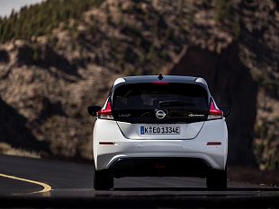 nissan-presenta-in-piazza-strozzi-la-versione-rinnovata-della-100-elettrica