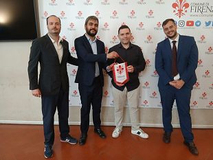 gagliardetto-a-roberto-del-vecchio-il-tassista-che-svento-uno-scippo