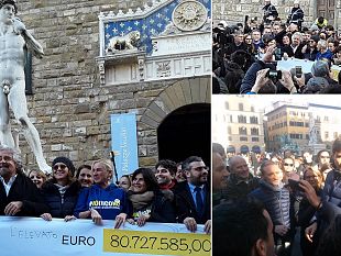 beppe-grillo-in-piazza-della-signoria-tra-il-david-e-nardella