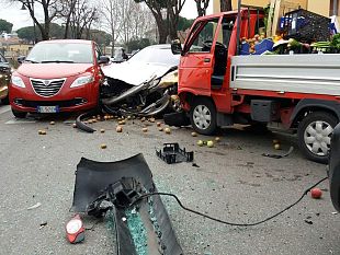 schianto-su-viale-redi-traffico-in-tilt-per-incidente