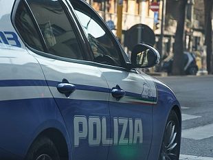 firenze-43enne-prende-a-calci-e-pugni-il-cancello-del-tribunale