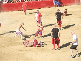 calcio-storico-2019-ai-rossi-trionfo-per-8-a-2-sui-bianchi