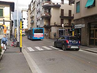 importuna-i-clienti-di-un-ristorante-danneggia-un-condominio-ed-aggredisce-i-carabinieri