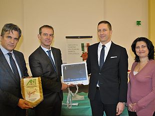 unicredit-dona-ecografo-alla-fondazione-ant-di-firenze