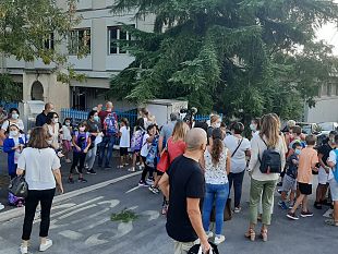 primo-giorno-di-scuola-a-firenze-2000-cattedre-vacanti