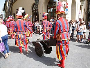 calcio-storico-omaggio-alla-pallavolo-e-agli-innocenti