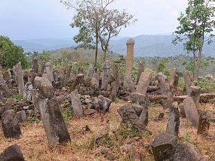 al-firenze-archeofilm-stonehenge-a-luci-rosse-il-mistero-delle-pietre-falliche