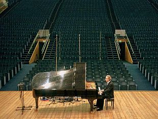 lalfabeto-in-musica-di-roberto-cacciapaglia