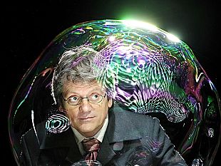 b212311453-pep-bou-si-ripresenta-al-teatro-di-rifredi-con-le-sue-bolle-di-sapone