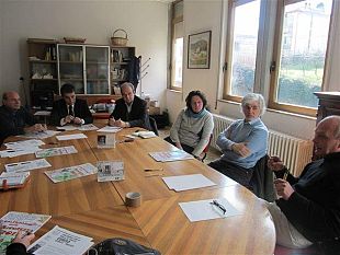 b102281933-come-fare-una-casa-di-terra-e-paglia