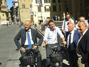 b309231639-a-firenze-si-vendono-piu-biciclette-che-auto-renzi-d-angelis-e-di-rocco
