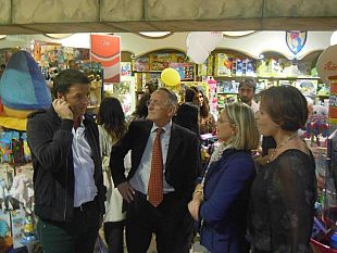 b310141416-matteo-renzi-ai-festeggiamenti-dei-90-anni-di-dreoni-giocattoli