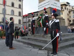 b311041733-festa-forze-armate-alzabandiera-solenne-in-piazza-dell-unita