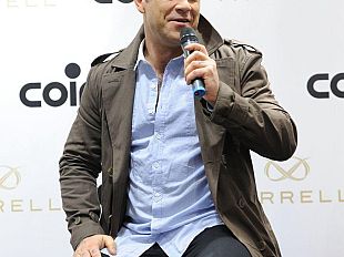 b210181919-robbie-williams-la-collezione-farrell-in-esclusiva-da-coin-a-firenze
