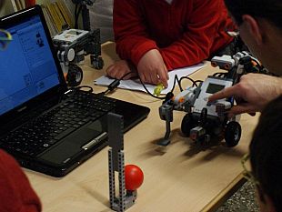 il-nostro-futuro-tra-rivoluzione-tecnologica-intelligenza-artificiale-e-robot