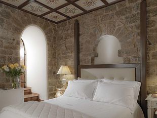 a905290012-firenze-inaugurato-il-golden-tower-hotel