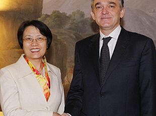 b301152102-enrico-rossi-incontra-la-console-cinese-il-futuro-insieme-e-nell-impresa