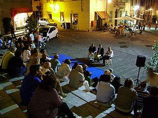 b108282150-massa-questa-sera-rossi-avvicinato-dagli-operai-della-eaton