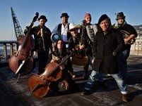 b311191501-paolo-rossi-conquista-la-toscana-con-l-amore-e-un-cane-blu