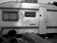 a407281937-poderaccio-due-nuclei-familiari-inizialmente-esclusi-trovano-ospitalita-nel-nuovo-villaggio