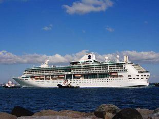 b204231858-splendour-of-the-seas-approda-a-livorno