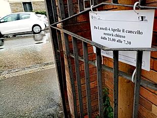 galluzzo-cancelli-chiusi-di-notte-nellarea-scuola