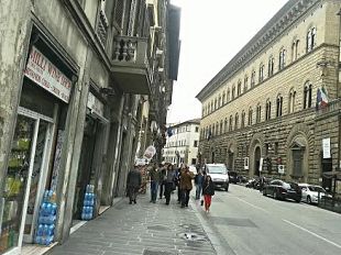 abusivismo-commerciale-la-polizia-sequestra-2000-articoli-59-le-sanzioni