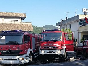 aulla-incendio-in-un-deposito-di-giocattoli