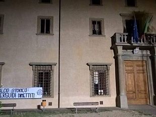 calcio-storico-striscione-di-casapound-contro-il-presidente-pierguidi