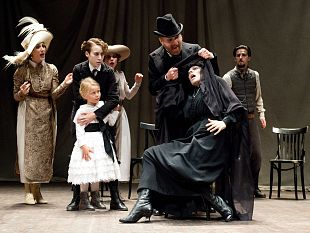 gabriele-lavia-porta-al-successo-il-pirandello-pi-controverso-b9a