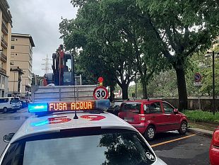 viale-redi-problemi-per-la-rottura-di-un-tubo-dellacqua