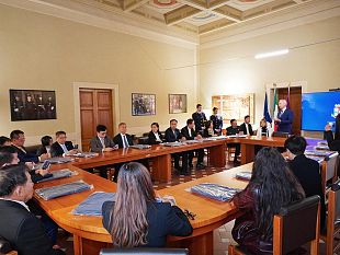 firenze-la-polizia-riceve-la-visita-del-senato-thailandese
