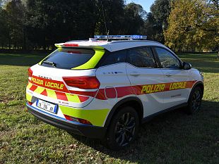 firenze-ecco-le-nuove-auto-elettriche-della-polizia